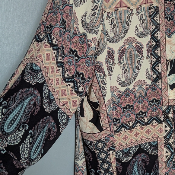 Patterned Women's Top - Picture 3 of 10